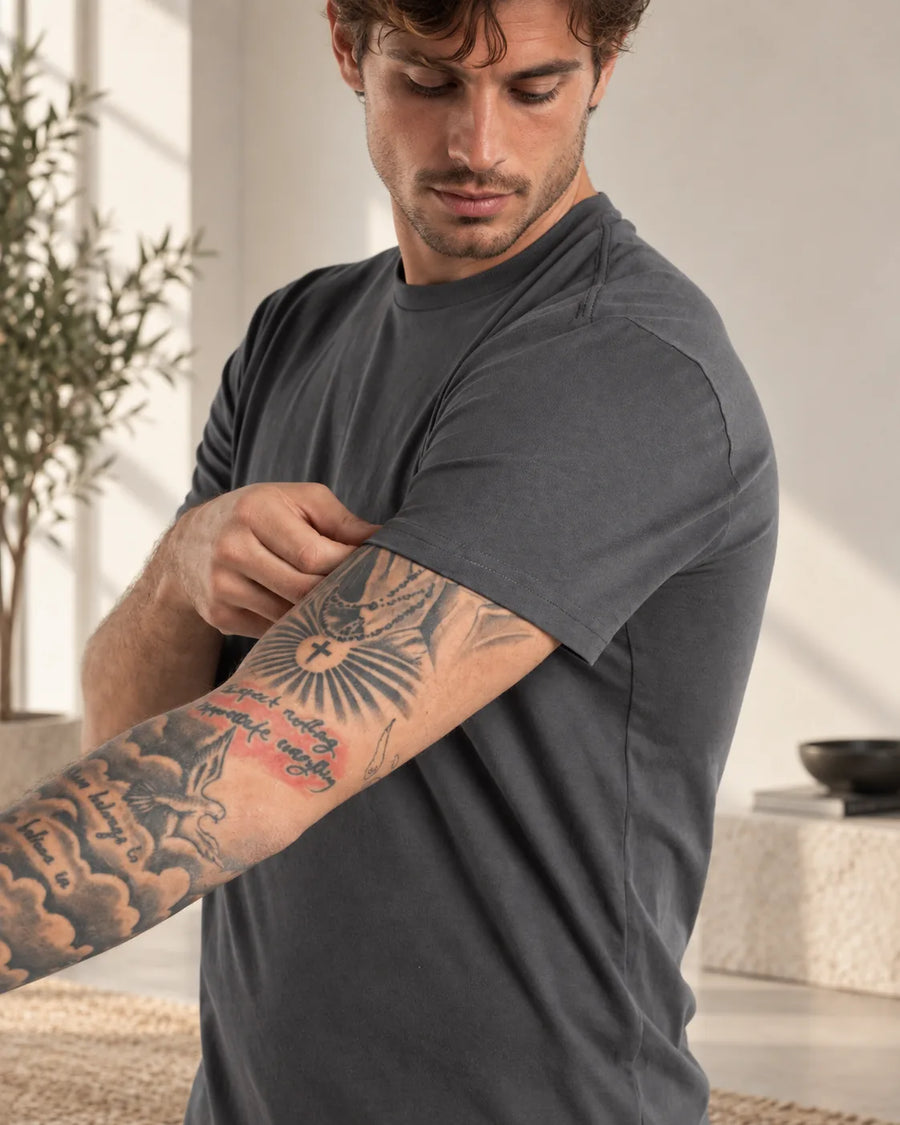 Tricou KOLP Essential antracit – detaliu mânecă